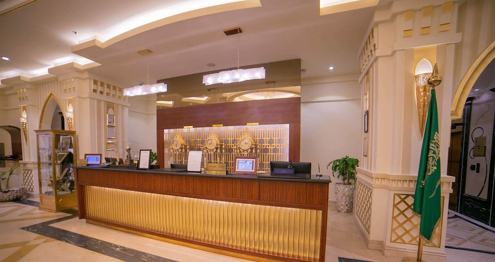 カサブランカ グランド ホテル ジェッダ エクステリア 写真 Reception desk at a hotel